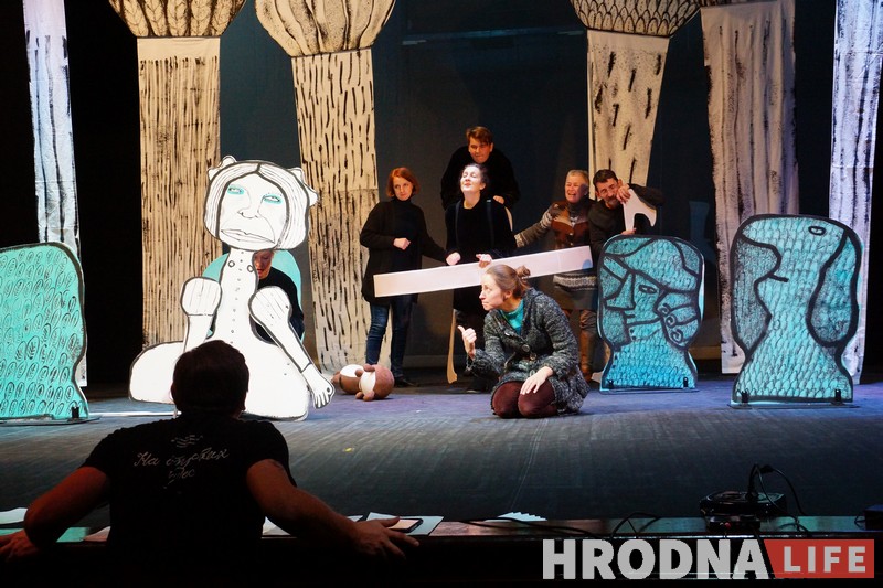 «Ніколі чаю з такімі дурнямі не піла!» Гродзенскія лялечнікі рыхтуюць пастаноўку «Алісы ў краіне цудаў» «Ніколі чаю з такімі дурнямі не піла!» Гродзенскія лялечнікі рыхтуюць пастаноўку «Алісы ў краіне цудаў»