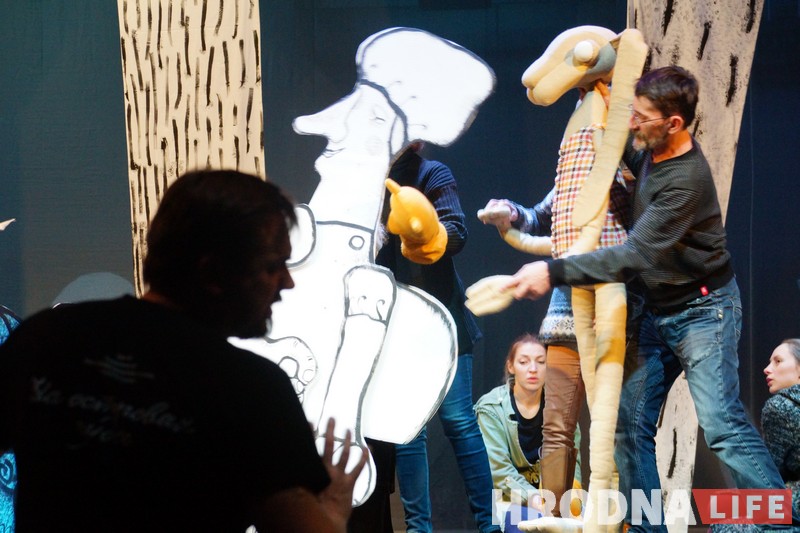 «Ніколі чаю з такімі дурнямі не піла!» Гродзенскія лялечнікі рыхтуюць пастаноўку «Алісы ў краіне цудаў» «Ніколі чаю з такімі дурнямі не піла!» Гродзенскія лялечнікі рыхтуюць пастаноўку «Алісы ў краіне цудаў»