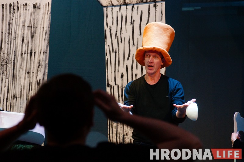 «Ніколі чаю з такімі дурнямі не піла!» Гродзенскія лялечнікі рыхтуюць пастаноўку «Алісы ў краіне цудаў» «Ніколі чаю з такімі дурнямі не піла!» Гродзенскія лялечнікі рыхтуюць пастаноўку «Алісы ў краіне цудаў»