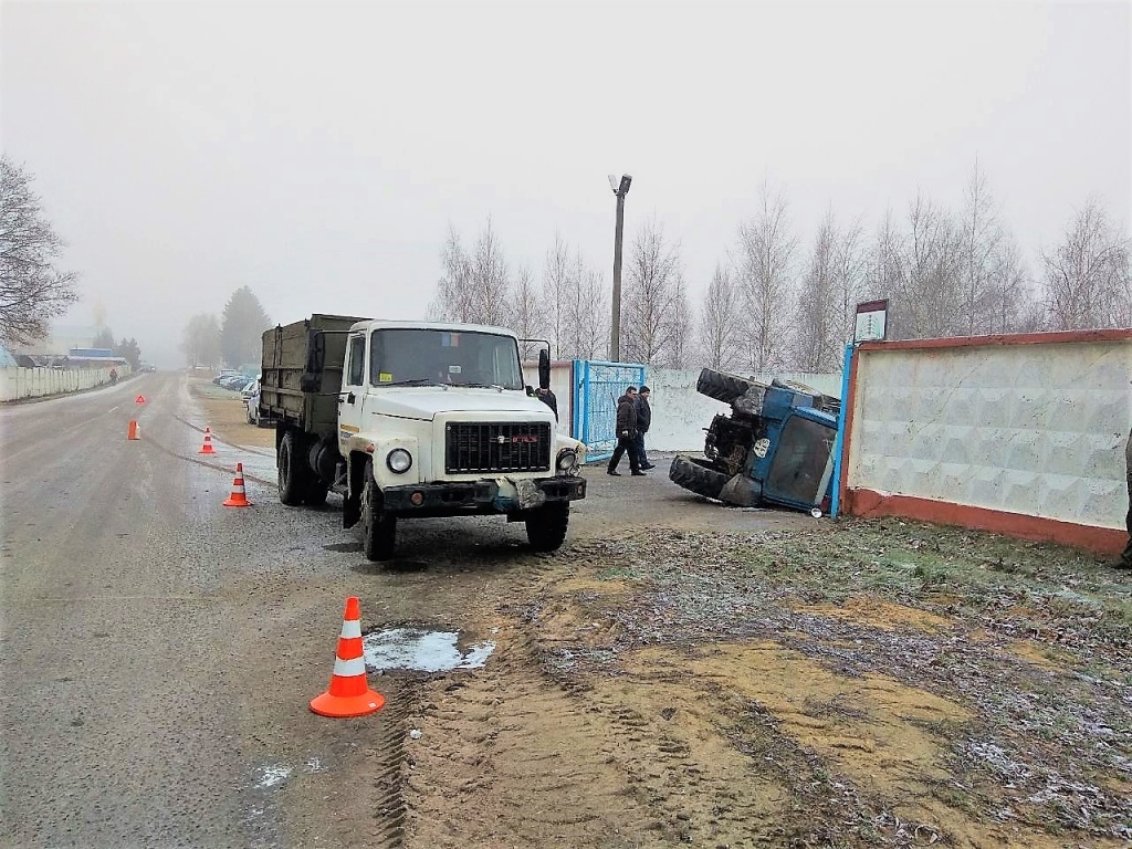 Под Гродно трактор столкнулся с грузовиком