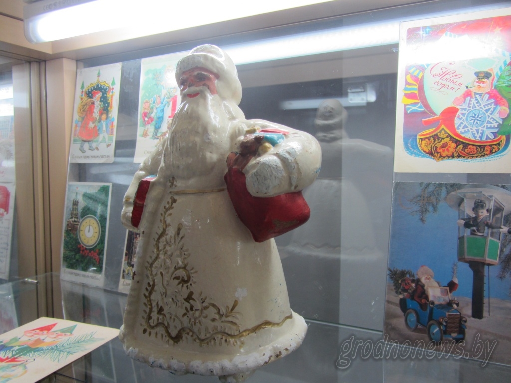 Новогодняя ретро-выставка из 700 экспонатов открылась в Гродно