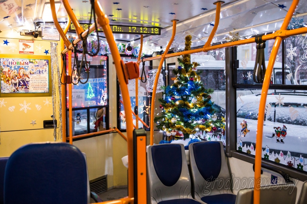 Па Гродне ездзіць навагодні бескантактавы тралейбус. Глядзіце, дзе яго шукаць