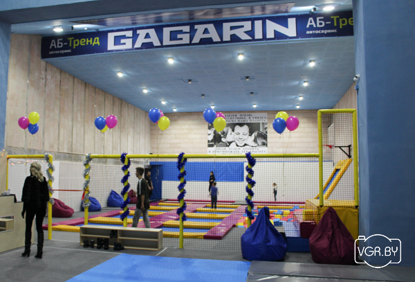 Спартыўныя батуты і самы высокі ў горадзе скаладром - у Фабрычным адкрыўся спартыўны цэнтр Спартыўныя батуты і самы высокі ў горадзе скаладром - у Фабрычным адкрыўся спартыўны цэнтр