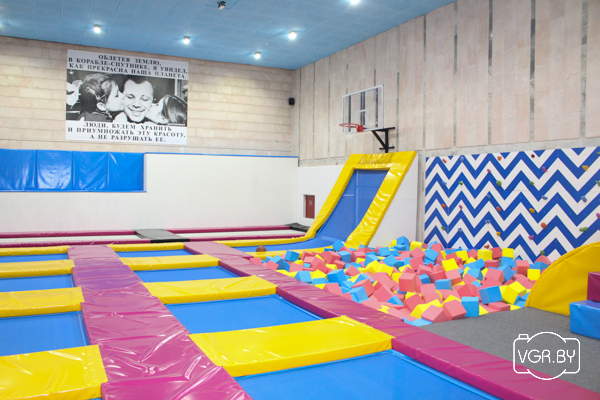 Спартыўныя батуты і самы высокі ў горадзе скаладром - у Фабрычным адкрыўся спартыўны цэнтр Спартыўныя батуты і самы высокі ў горадзе скаладром - у Фабрычным адкрыўся спартыўны цэнтр