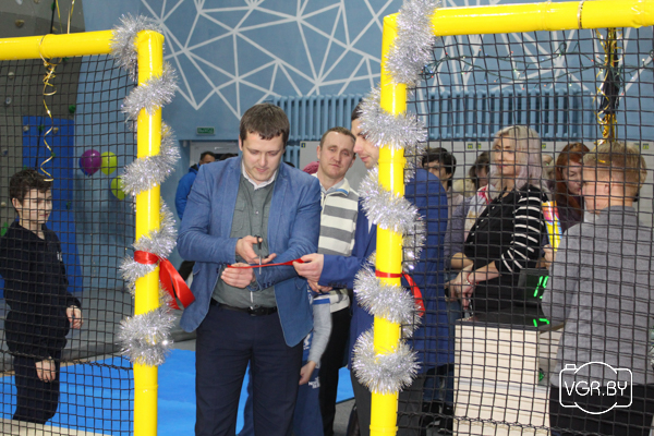 Спартыўныя батуты і самы высокі ў горадзе скаладром - у Фабрычным адкрыўся спартыўны цэнтр Спартыўныя батуты і самы высокі ў горадзе скаладром - у Фабрычным адкрыўся спартыўны цэнтр