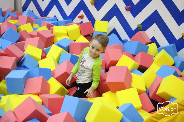 Спартыўныя батуты і самы высокі ў горадзе скаладром - у Фабрычным адкрыўся спартыўны цэнтр Спартыўныя батуты і самы высокі ў горадзе скаладром - у Фабрычным адкрыўся спартыўны цэнтр