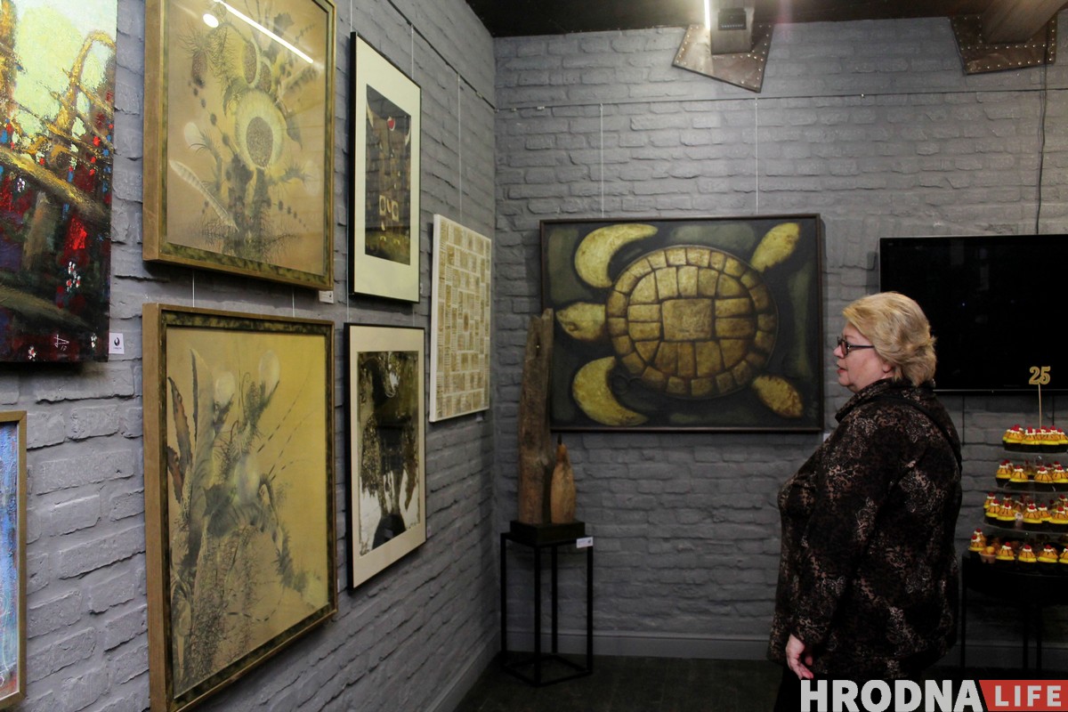 9 мастакоў, 18 карцін і 25 гадоў працы. Галерэя “У Майстра” адзначыла юбілей