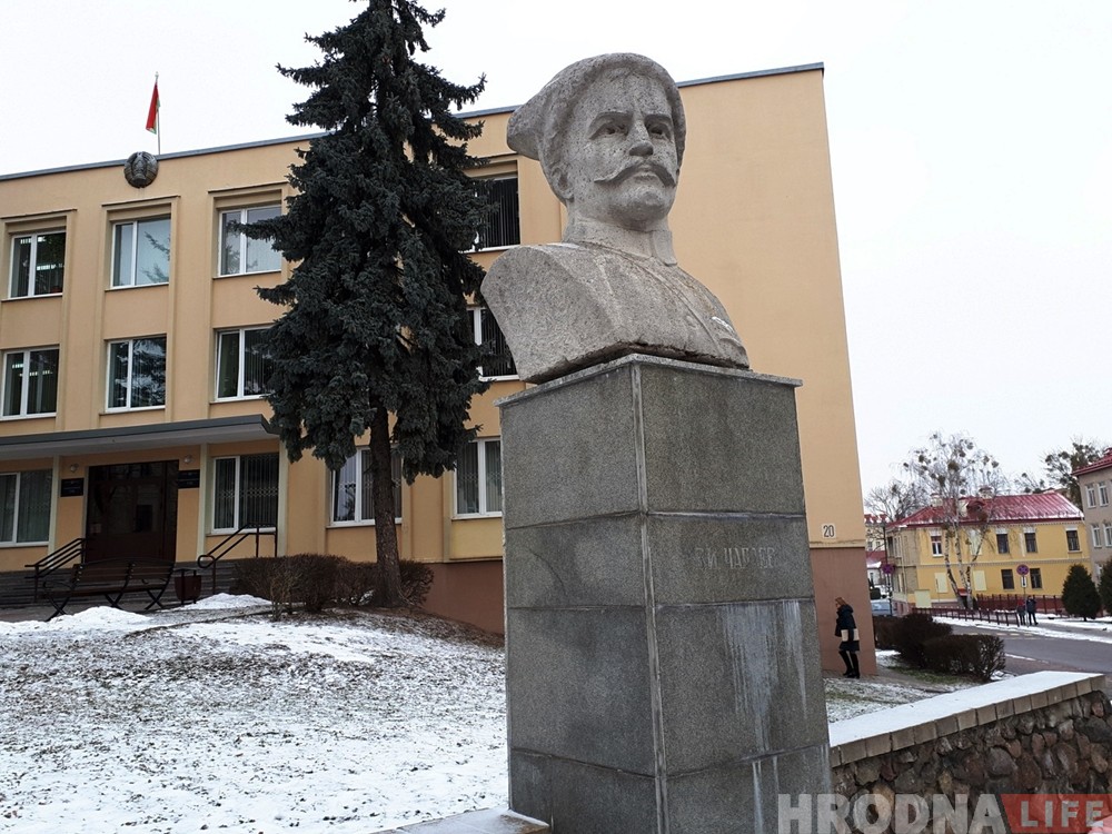 "Схаваўся і хацеў пазбегнуць дэкамунізацыі". Помнік Чапаеву знеслі, але не ў Гродне