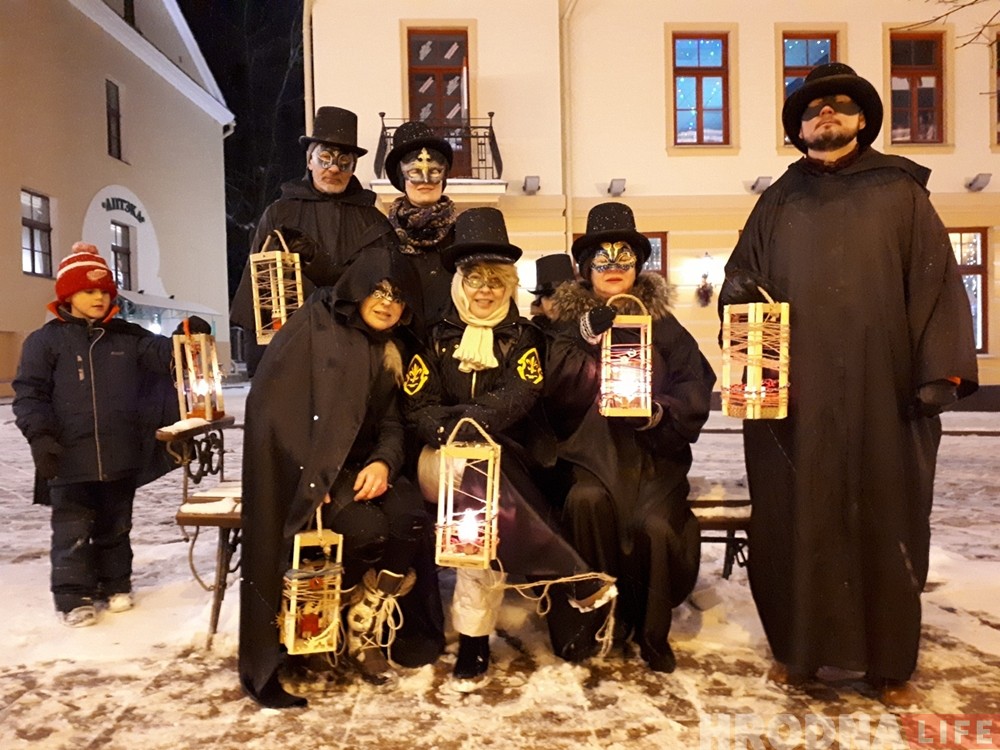 Туристы из России и Украины провели перформанс в центре Гродно