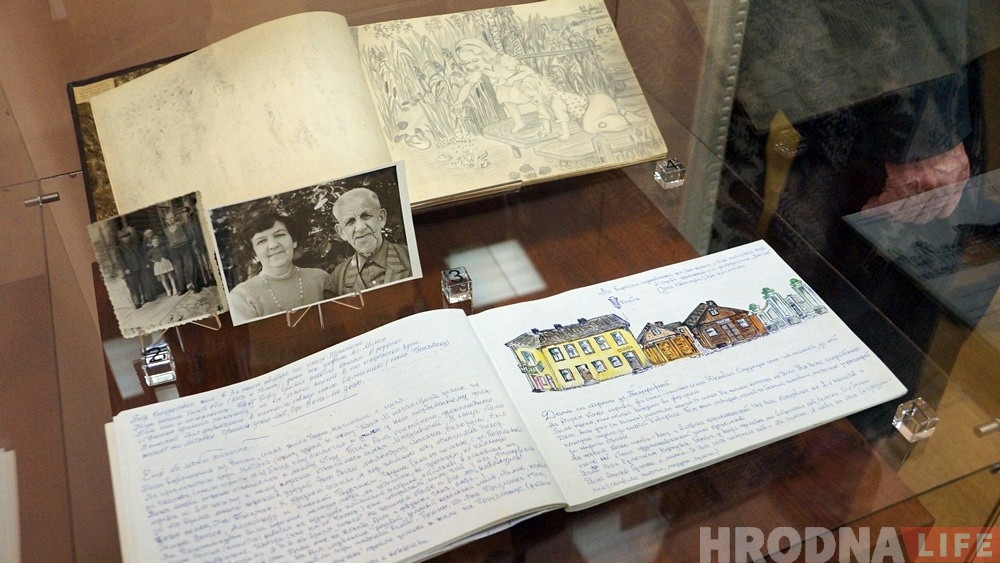 Паштоўкі ад цара, іспанскі крыж і дзённік з малюнкамі: што можна ўбачыць на выставе сям'і Чарнышовых