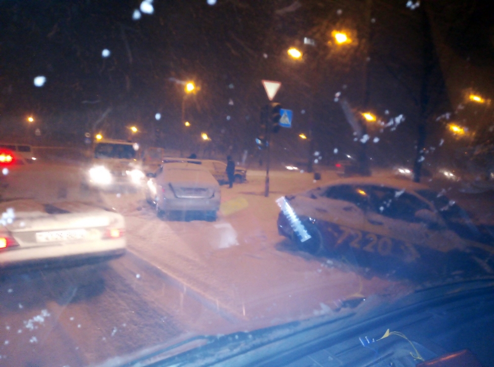 Гродна замяло снегам: на дарогах шмат аварый