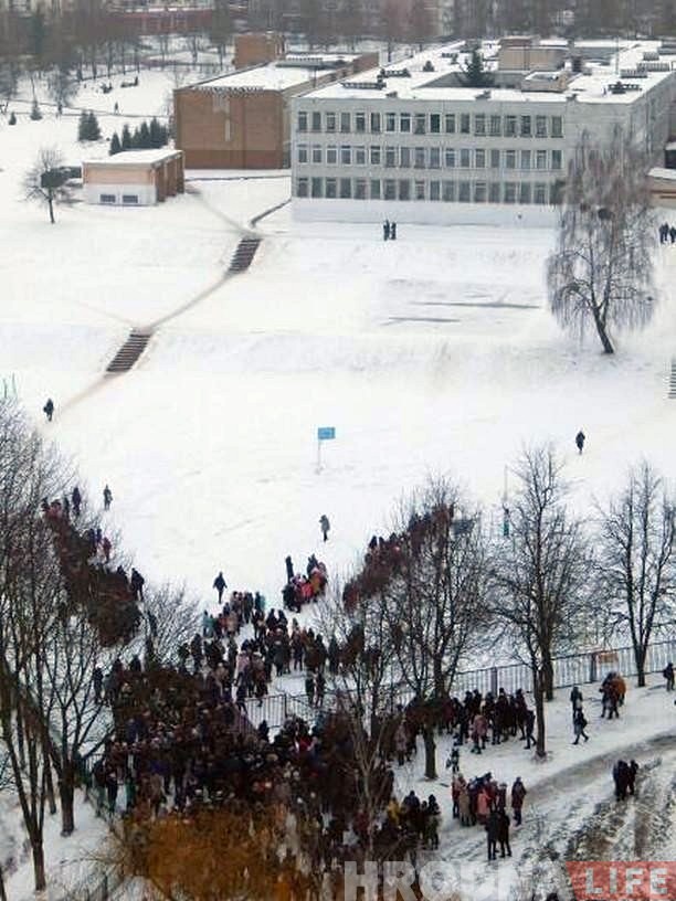 В гимназии №9 экстренно эвакуировали школьников и учителей