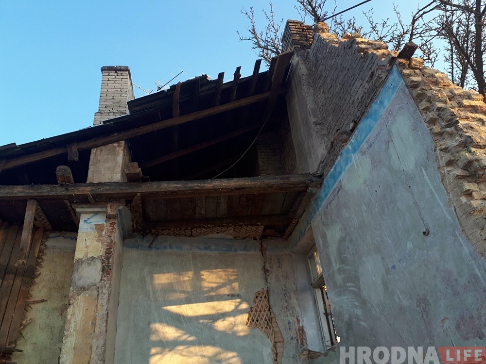 "Крывы дом" на Траецкай пачалі разбіраць. Будаўнікі знайшлі нешта накшталт схрона вязняў гета
