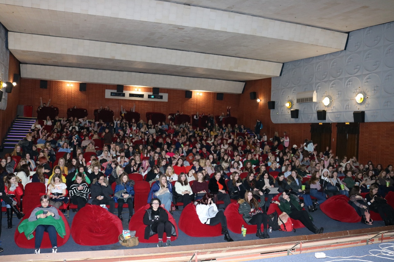 "Фанаты прызнаваліся адзін аднаму ў любові". У Гродне паказалі канцэрт карэйскай групы BTS "Фанаты прызнаваліся адзін аднаму ў любові". У Гродне паказалі канцэрт карэйскай групы BTS