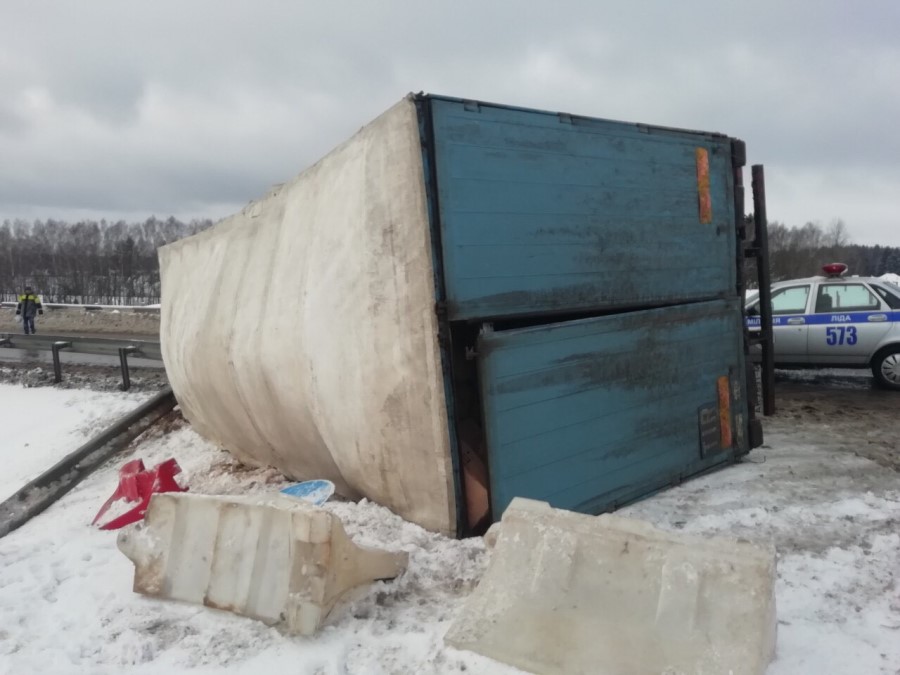 На М6 перавярнуўся грузавік з 4 мільёнамі яек