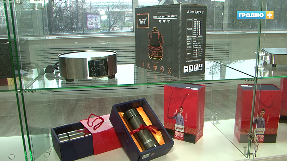 Глядзіце, якія тавары завезлі ў кітайскі выставачны цэнтр у Гродне (але іх пакуль не прадаюць) Глядзіце, якія тавары завезлі ў кітайскі выставачны цэнтр у Гродне (але іх пакуль не прадаюць)