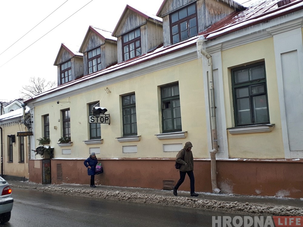 Фотафакт: небяспечныя ледзяшы ў горадзе ніхто пакуль не збівае