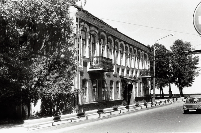 Семашко, остановись! Что на самом деле нужно построить на пустыре напротив тюрьмы