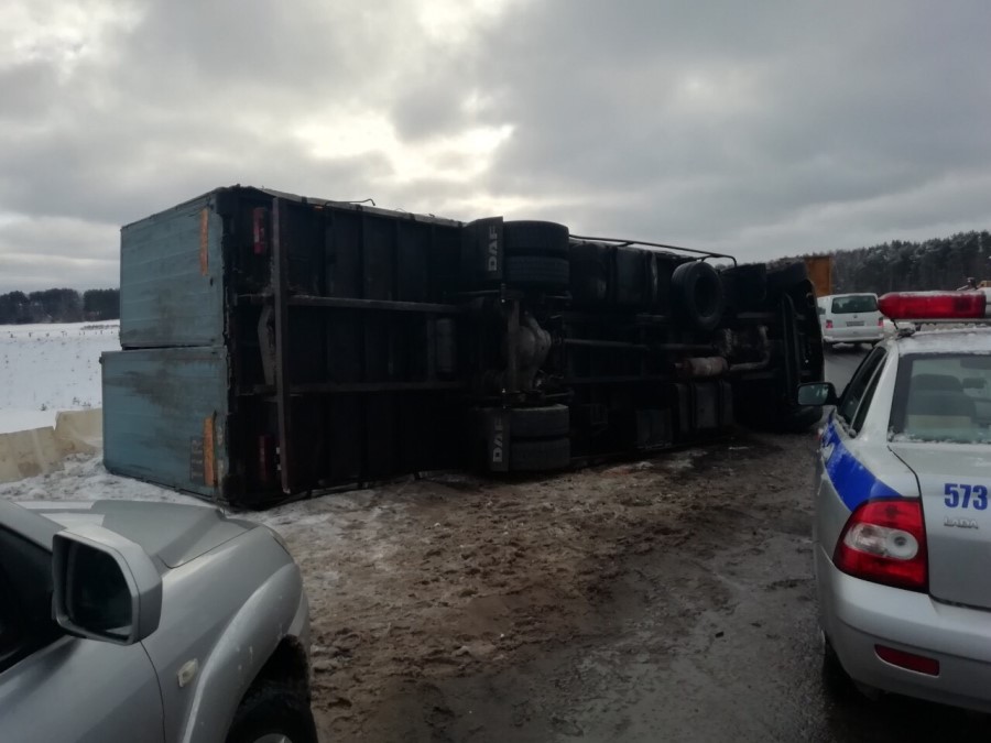 На М6 перавярнуўся грузавік з 4 мільёнамі яек