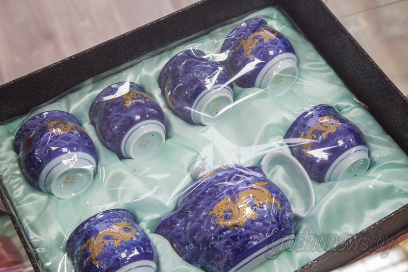 Глядзіце, якія тавары завезлі ў кітайскі выставачны цэнтр у Гродне (але іх пакуль не прадаюць) Глядзіце, якія тавары завезлі ў кітайскі выставачны цэнтр у Гродне (але іх пакуль не прадаюць)