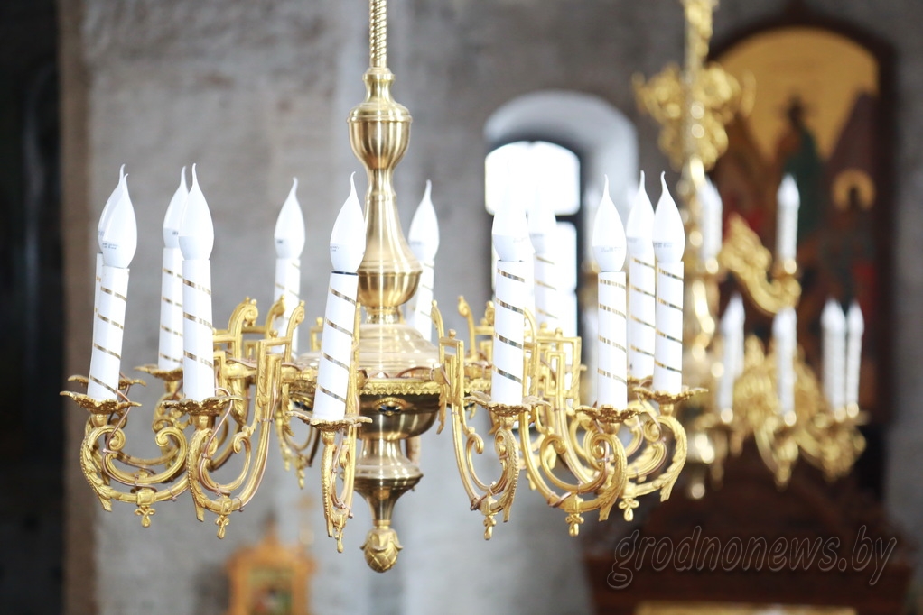 Археологическое окно, новая элементы экскурсий и паникадило. Как обновляется Коложская церковь