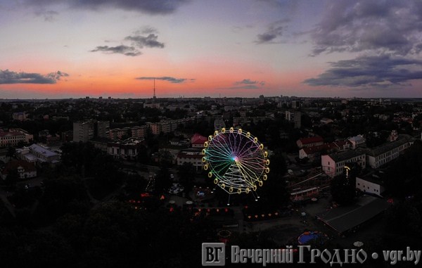 Вышынёй з 14-павярховы дом і кабінкі з падагрэвам: глядзіце, як будзе выглядаць кола агляду ў Гродна