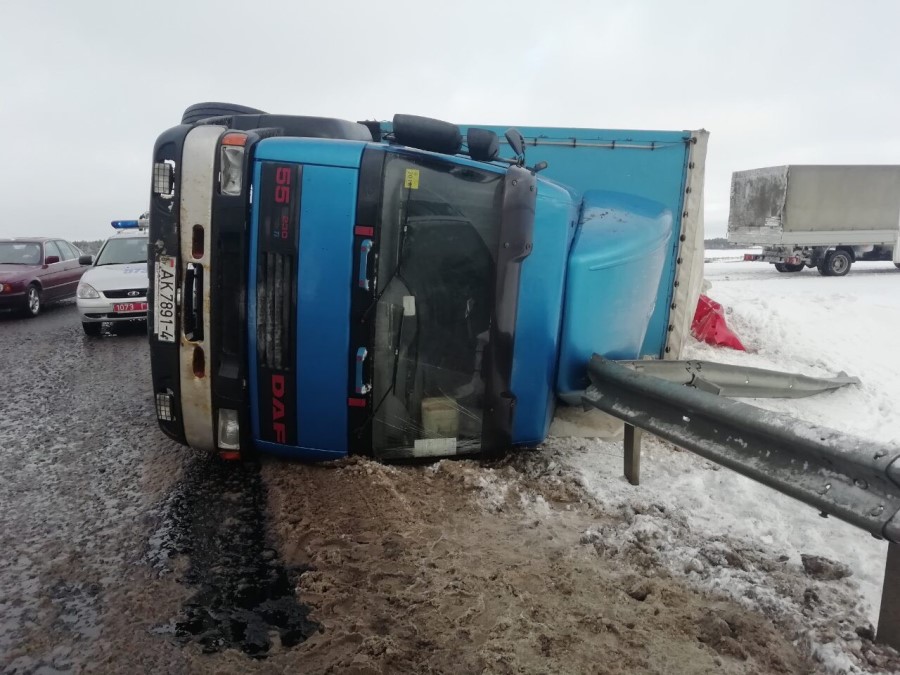На М6 перавярнуўся грузавік з 4 мільёнамі яек