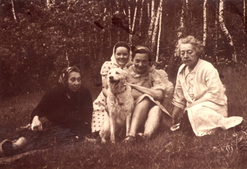 Забытые гродненцы: история женщины с собачкой, которую расстреляли вместе с дочерьми