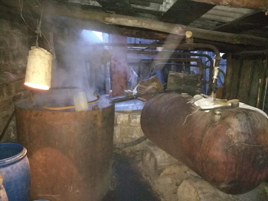 У Гродзенскай вобласці знішчылі дзве тоны брагі і ліквідавалі міні-заводы па вытворчасці самагону