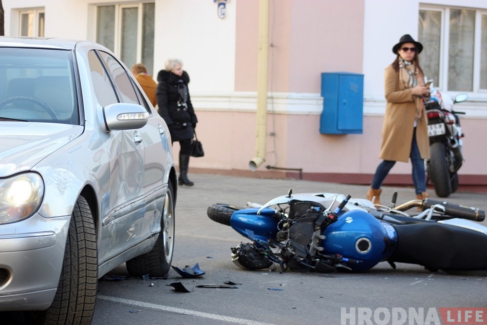 Фотафакт: на Сацыялістычнай збілі матацыкліста