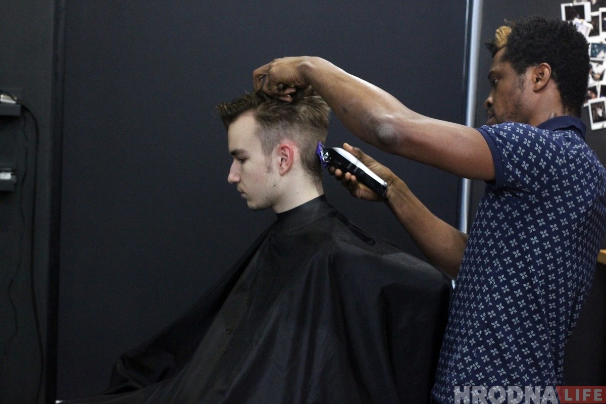 Прыехаў у Гродна, каб стаць барберам. Гісторыя Філіпа з Нігерыі Прыехаў у Гродна, каб стаць барберам. Гісторыя Філіпа з Нігерыі