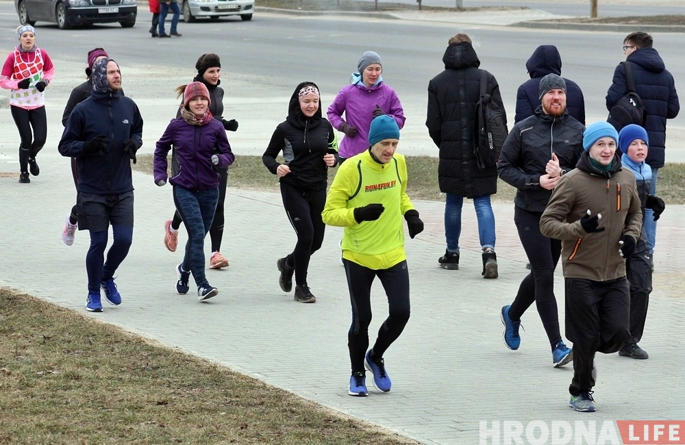 Выйшлі са спячкі: аматары бегу прабеглі вакол Гродна Выйшлі са спячкі: аматары бегу прабеглі вакол Гродна