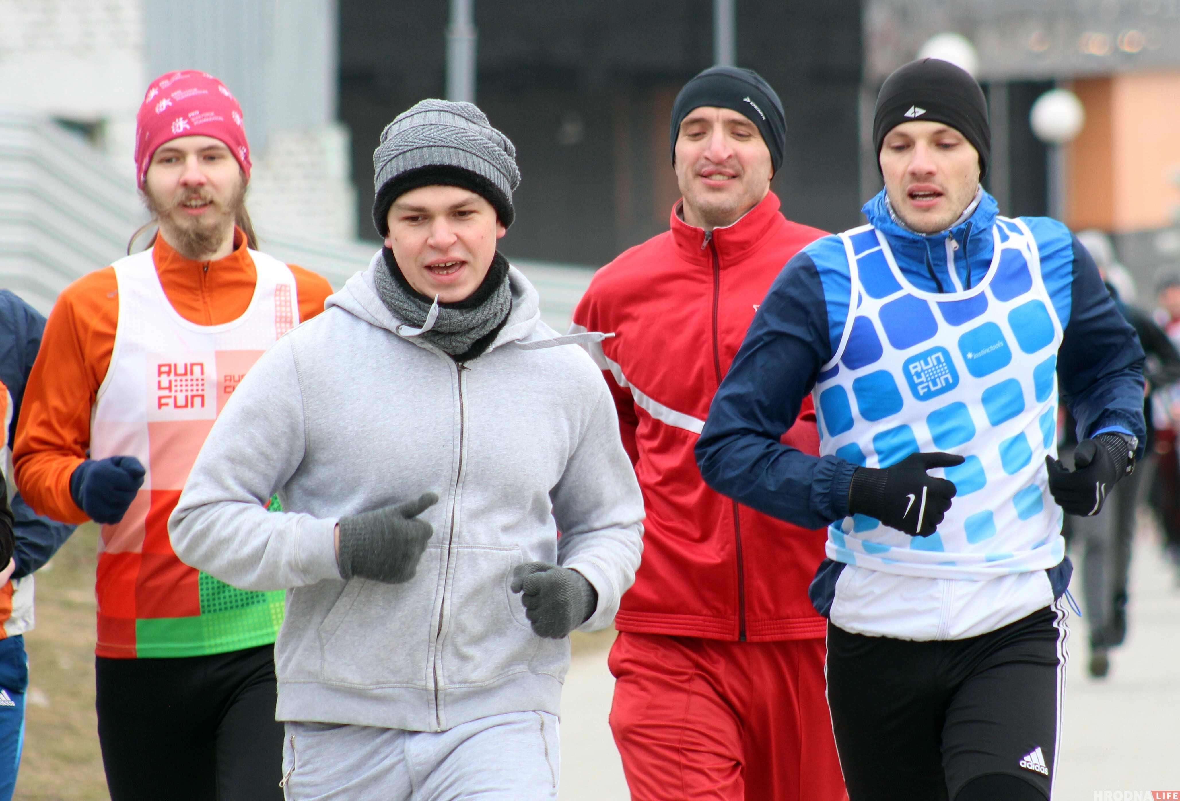Выйшлі са спячкі: аматары бегу прабеглі вакол Гродна Выйшлі са спячкі: аматары бегу прабеглі вакол Гродна