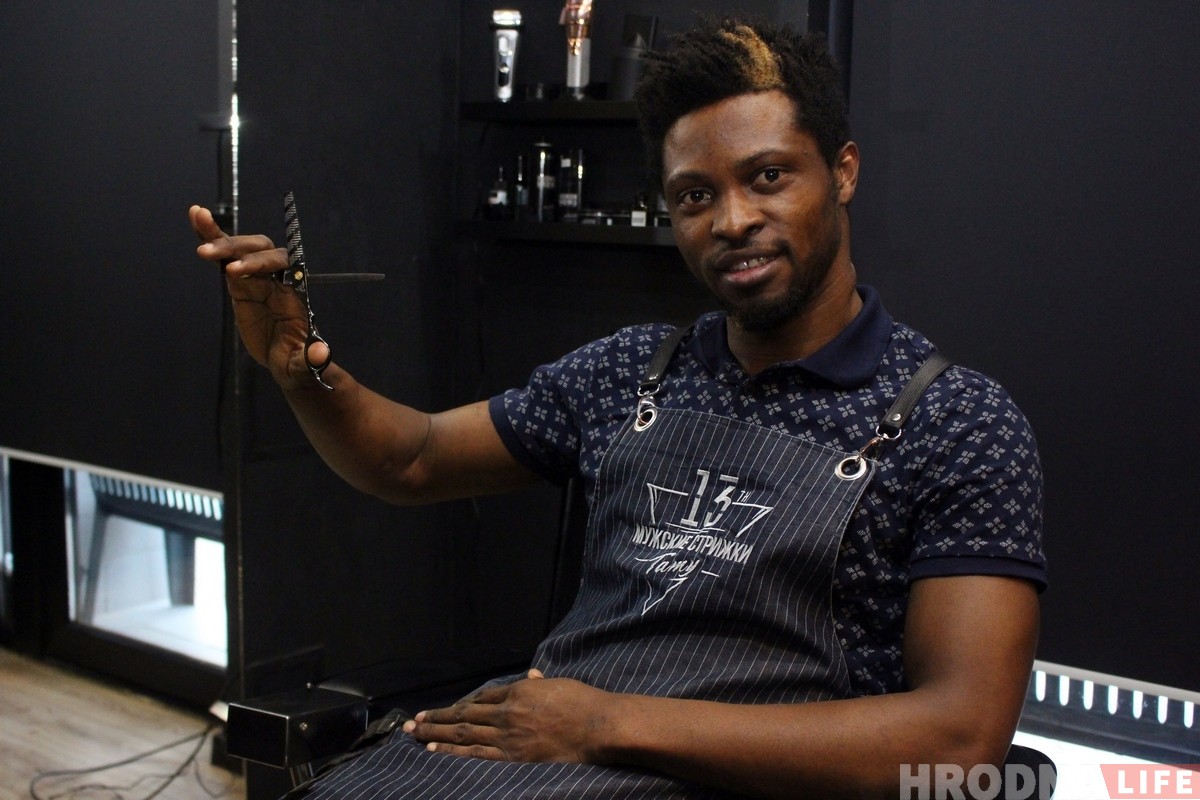 Прыехаў у Гродна, каб стаць барберам. Гісторыя Філіпа з Нігерыі