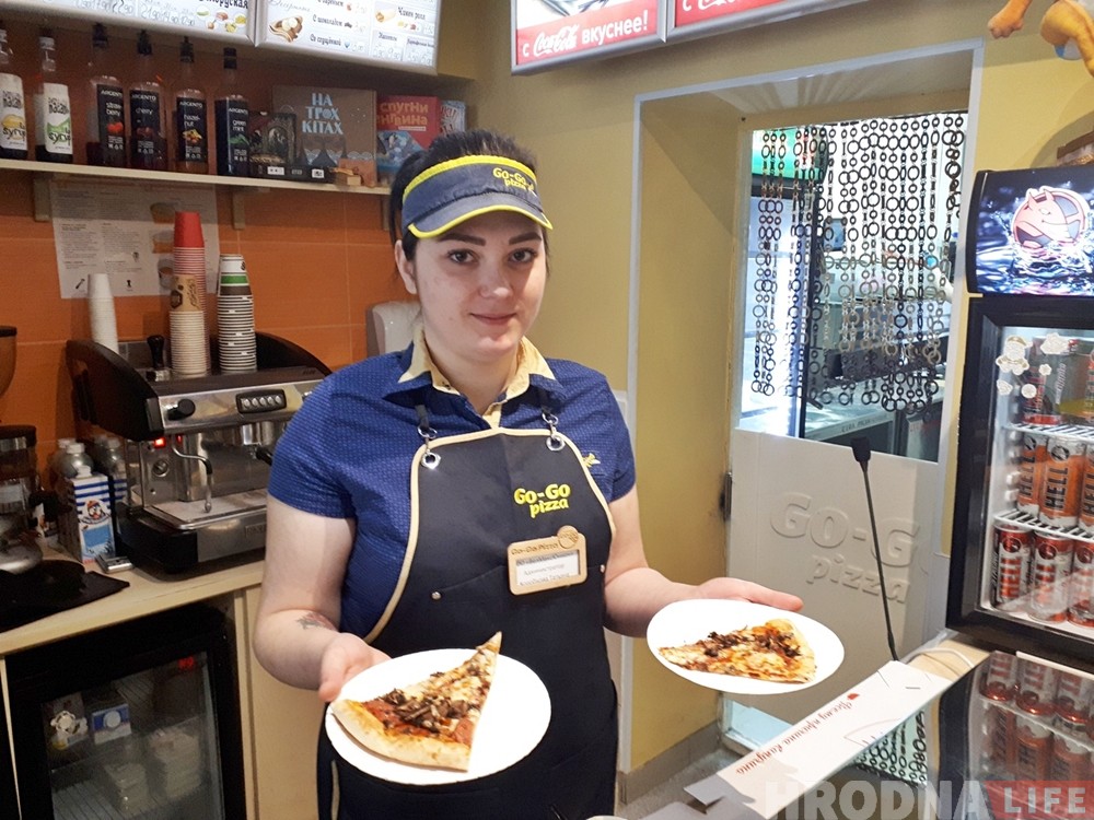 Частуюць усіх бясплатна! У Гродне праходзіць дзень кавалачка піцы