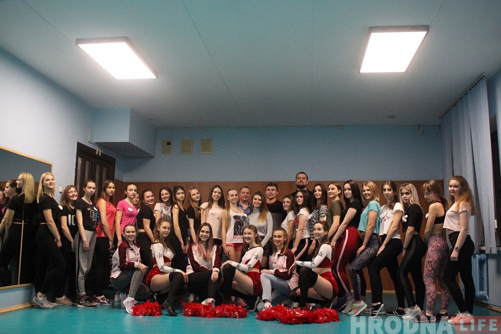 Не за хлопцамі, а за эмоцыямі: у лядовым прайшоў кастынг у групу падтрымкі хакейнага "Нёмана" Не за хлопцамі, а за эмоцыямі: у лядовым прайшоў кастынг у групу падтрымкі хакейнага "Нёмана"