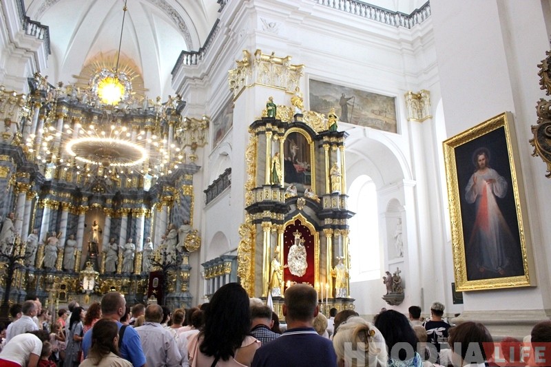 "Гродна аказаўся не гатовы". Што рабіць з турыстамі ў Фарным касцёле