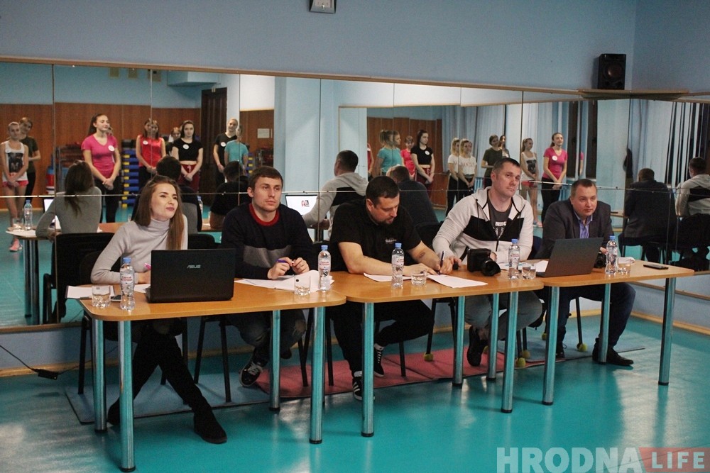 Не за хлопцамі, а за эмоцыямі: у лядовым прайшоў кастынг у групу падтрымкі хакейнага "Нёмана" Не за хлопцамі, а за эмоцыямі: у лядовым прайшоў кастынг у групу падтрымкі хакейнага "Нёмана"