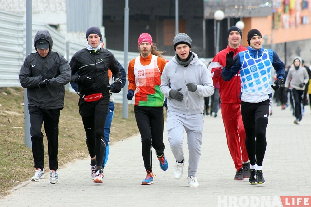 Выйшлі са спячкі: аматары бегу прабеглі вакол Гродна Выйшлі са спячкі: аматары бегу прабеглі вакол Гродна