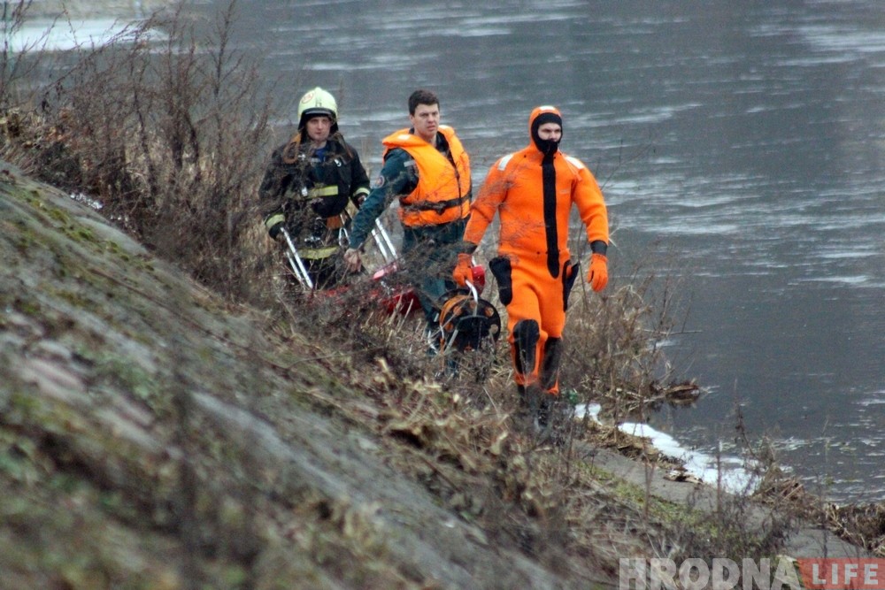 Фотофакт: гродненские спасатели провели учения на Немане