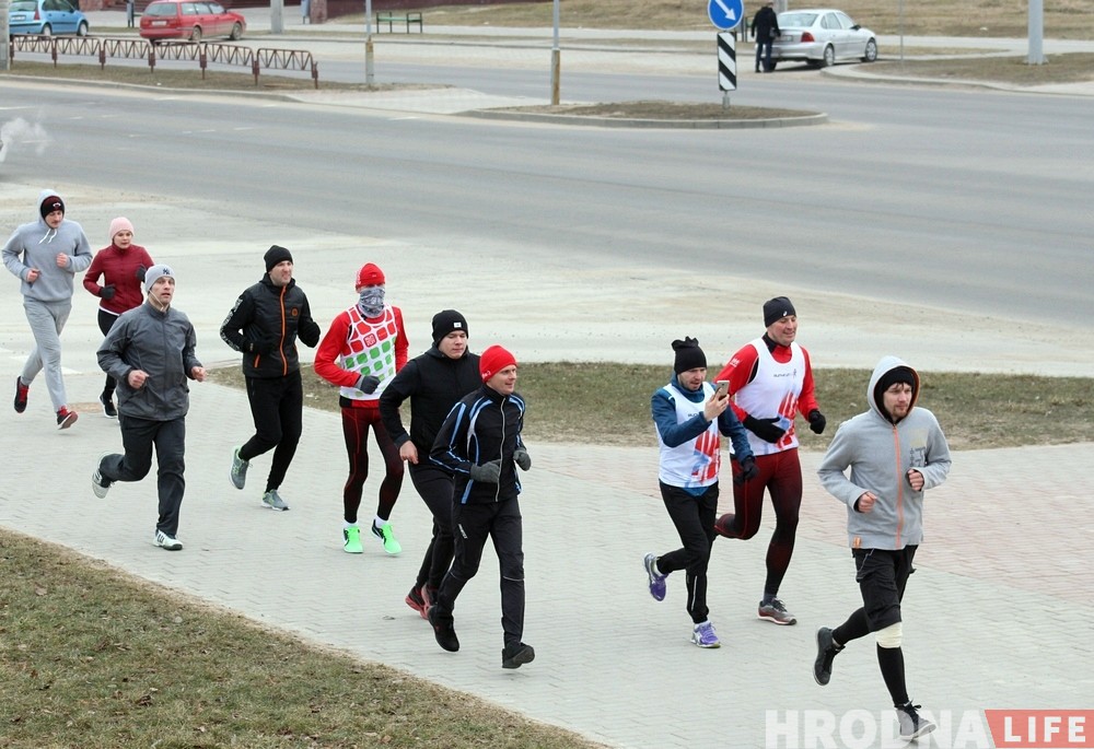 Выйшлі са спячкі: аматары бегу прабеглі вакол Гродна Выйшлі са спячкі: аматары бегу прабеглі вакол Гродна