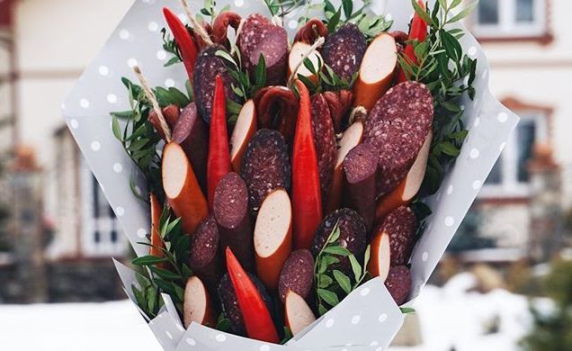 Каханне з апетытам: Да дня Святога Валянціна гродзенка робіць букеты, якія можна з'есці