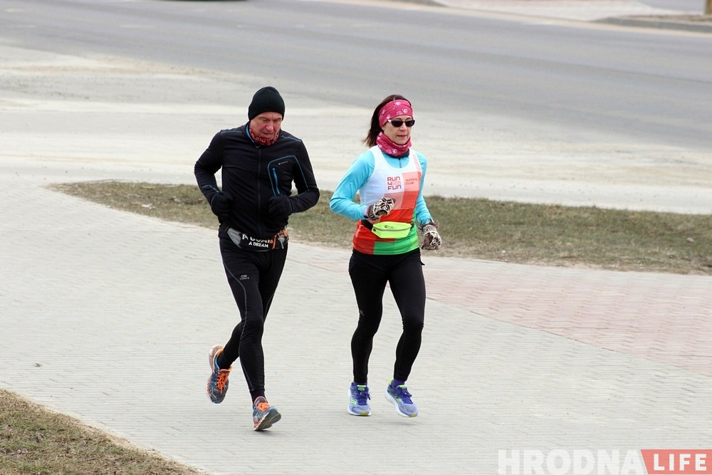 Выйшлі са спячкі: аматары бегу прабеглі вакол Гродна Выйшлі са спячкі: аматары бегу прабеглі вакол Гродна