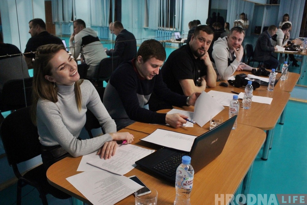 Не за хлопцамі, а за эмоцыямі: у лядовым прайшоў кастынг у групу падтрымкі хакейнага "Нёмана" Не за хлопцамі, а за эмоцыямі: у лядовым прайшоў кастынг у групу падтрымкі хакейнага "Нёмана"