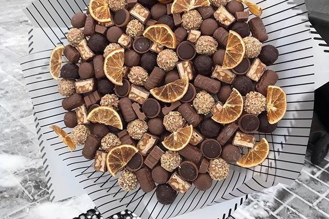 Каханне з апетытам: Да дня Святога Валянціна гродзенка робіць букеты, якія можна з'есці