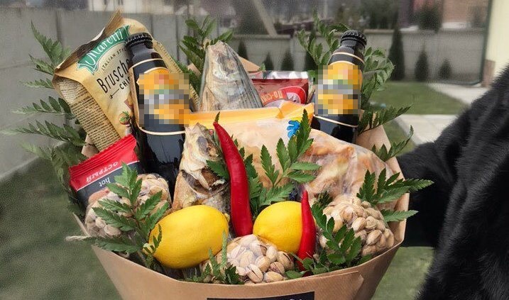 Каханне з апетытам: Да дня Святога Валянціна гродзенка робіць букеты, якія можна з'есці