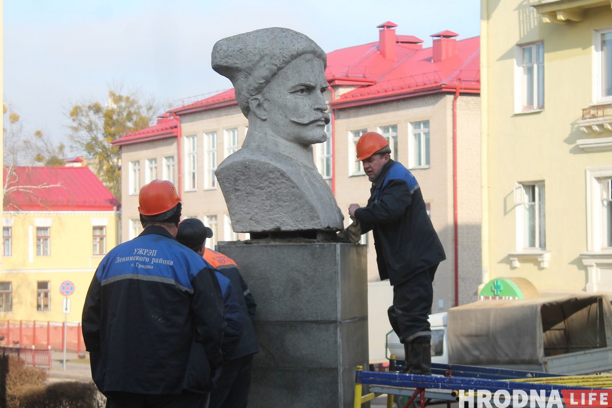 У Гродне дэмантуюць помнік Чапаеву (абноўлена)