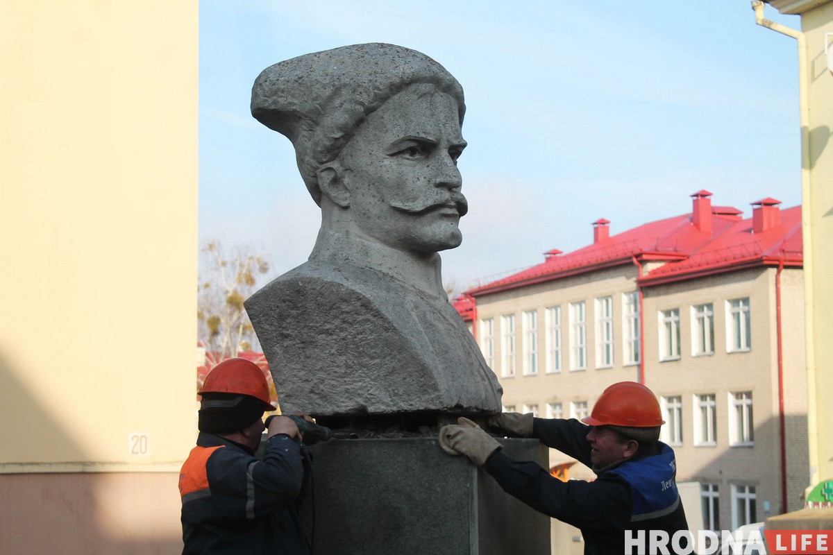 У Гродне дэмантуюць помнік Чапаеву (абноўлена)