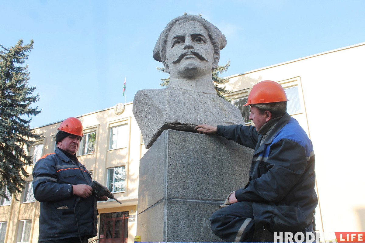 У Гродне дэмантуюць помнік Чапаеву (абноўлена)
