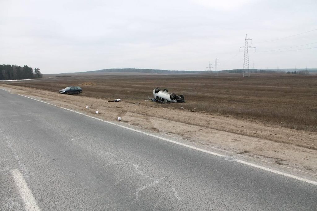 Два "Фальксвагены" перакуліліся пад Ваўкавыскам. Адзін пасажыр у рэанімацыі